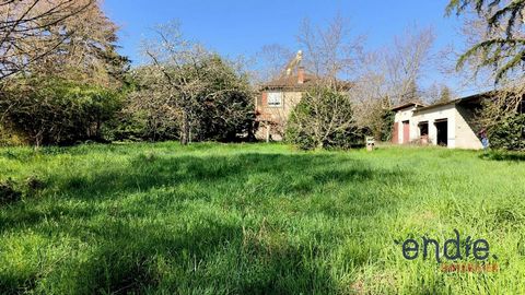 Located in the 2UEC zone of the PLU of Cornebarrieu, this house to be completely refreshed (or razed depending on the project) is accompanied by a plot of 3536m². The house can be renovated, but without considerably increasing the capacity of the num...