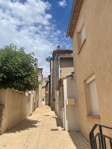 T2 A RENOVER DANS MAISON DE VILLE MEYREUIL (13)