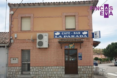 Oportunidad: Casa y negocio en venta en Toledo, en Alcaudete de la Jara. . El local consta de un bar/restaurante y una administración de loterías y apuestas del estado. . La vivienda tiene 4 habitaciones, un baño, una cocina, un salón, y una sala de ...