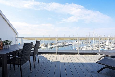 This modern penthouse apartment is located on the waterfront at Marina Wendtorf and features a spacious rooftop terrace with stunning panoramic views of the sea and the charming marina. Both the living room and terrace offer breathtaking vistas, perf...