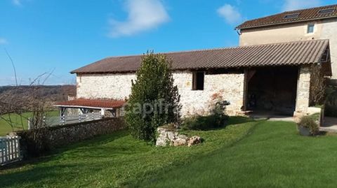 Corps de ferme en partie rénové avec piscine - surface totale couverte environ 500 m2