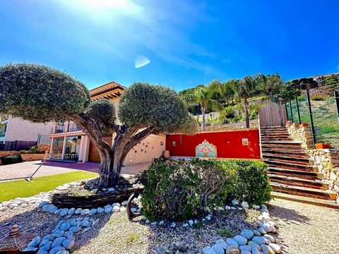 Descubre esta impresionante villa de lujo, ubicada en la prestigiosa urbanización de La Alcayna, en Murcia, España. Con una generosa parcela de 1.430 metros cuadrados, esta propiedad es un verdadero oasis que combina elegancia y confort en un entorno...