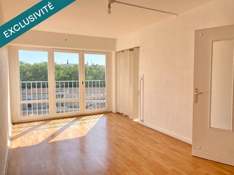 Situé au CENTRE de Vénissieux (69200), cet appartement bénéficie d'un emplacement stratégique offrant un cadre de vie pratique et dynamique. Proche des commerces, des écoles et des transports en commun, ce quartier présente un excellent com...