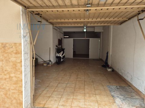 Garagem com entrada independente, localizada numa zona tranquila de Odivelas, ideal para quem procura espaço e versatilidade. Características principais: Área total: 71 m² Entrada independente Duas salas amplas Casa de banho Instalações de água e ele...