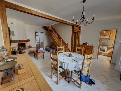 Maison 4 chambres 94 m2 carrez (155m2 au sol) Métro 13 & 14 accesible à pied Carrefour Pleyel / Grand Paris Au cœur du quartier Carrefour Pleyel, à la croisée des lignes 13 et 14, découvrez cette maison rare sur le secteur et idéalement située à 2 mi...