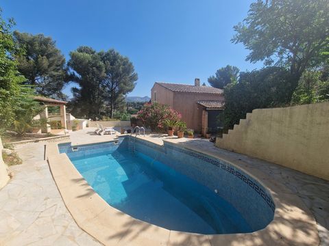 LA PENNE SUR HUVEAUNE , VILLA TYPE 7 DE 160M2 SUR JARDIN DE 964M2 AVEC PISCINE , GARAGE ET DEPENDANCE !