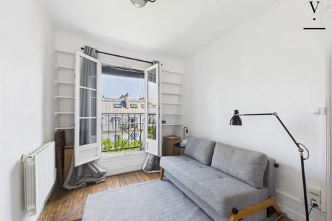 Villaret Immobilier biedt u exclusief een charmante studio van 21 m² gewogen (18,82m2 Carrez wet, 24,2m2 op de grond), gelegen op de 6e en laatste verdieping van een hardstenen gebouw, zonder lift. Deze woning is smaakvol gerenoveerd en heeft een vol...