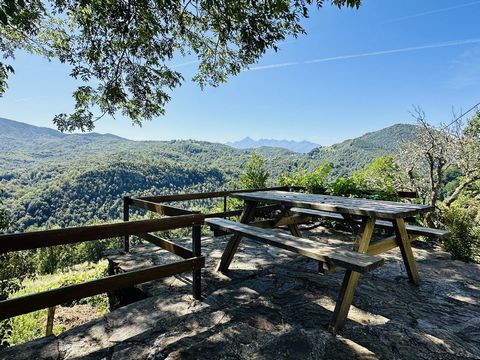 Maison de montagne en pierre,sur les hauteurs de Biert 09320 avec 3 Ha .