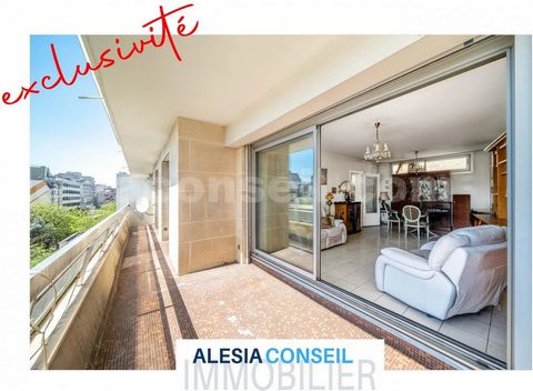 3 KAMERS in ALESIA met ZONNIG BALKON/TERRAS 3 KAMERS 72 m2 met BALKON 12,5 m2 in ALESIA op de 5e verdieping van een recent gebouw van goede reputatie. Verdeeld door de ingang; Woonkamer 26 m2 en 2 slaapkamers 12 m2 die uitkomen op het balkon BLOOTGES...