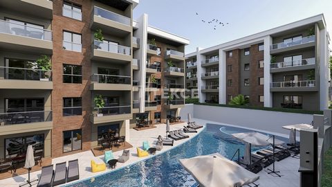 Ruime Nieuwe Appartementen in een Afgesloten Complex met Zwembad in Kuşadası Deze nieuw gebouwde appartementen bevinden zich in een rustige en vredige omgeving van Kuşadası, Aydın. Kuşadası, bekend om zijn rijke toerisme en nabijheid van de oude stad...