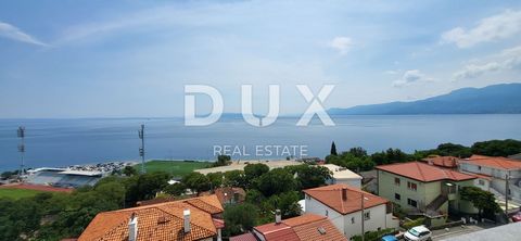 Location: Primorsko-goranska županija, Rijeka, Kantrida. RIJEKA, KANTRIDA - luxury quality new building 3R+DB - S17 For sale is an exceptionally spacious and well-designed apartment located on the second floor of a luxury new building in Kantrida - 3...