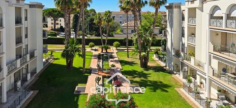 Appartement à vendre 4 pièces SANARY SUR MER (83) + 2 garages + Parking