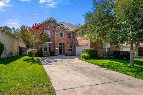 Welkom bij 1114 Challa Drive, Cedar Park, TX - een privéoase in het hart van dit alles. Genesteld in een rustige, met bomen omzoomde straat in de zeer gewilde wijk Cedar Park, biedt dit prachtige bakstenen huis de perfecte mix van comfort, elegantie ...