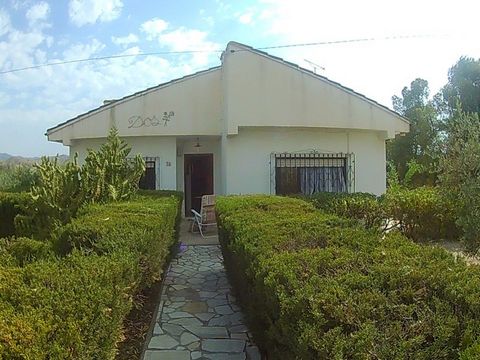 A three bedroomed villa on a large plot with extra land for sale in Arboleas. The villa comprises the three bedrooms,two lounges,bathroom ,kitchen and two patios outside. There is also a garage at the rear of the property. The villa is within an urba...