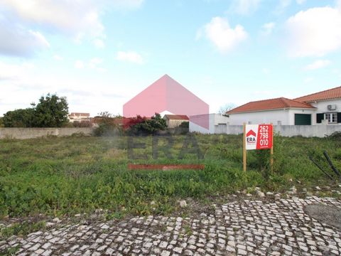 651sq.M Plot with the possibility of building a house up to 2 floors. Authorized plot ocupation of 195,5sq.M. Authorized construction area of 391sq.M. Located in a prime area of Olho Marinho, close to shops and services. Good access to IP6 and A8. Ve...