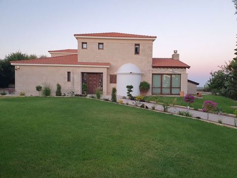 Luxury Six Bedroom Detached Villa For Sale in Souni, Limassol with Land Deeds This luxury six bedroom villa is situated in a prestigious neighbourhood of Souni, Limassol. The plot offers privacy and breath-taking views. It has a bespoke modern design...