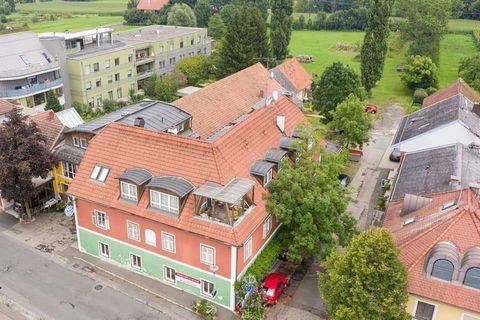 Il condominio con 19 unità abitative e una locanda si trova nel centro di St. Peter am Ottersbach. La trama copre circa 9.756 m2. Densità di costruzione in parte KG 0,5-2,5, BF-WA,02-0,8 e SGWA, 02-0,8. L'edificio originale risale al 1920 ed è stato ...