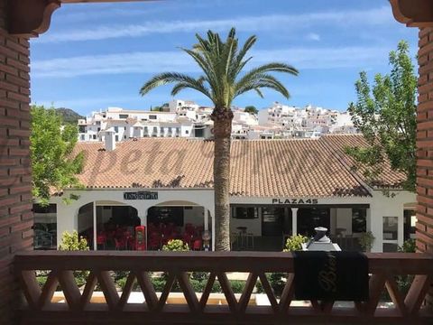Beautiful flat close to the Plaza de las tres culturas, with very good access and beautiful views. It consists of one bedroom, terrace, bathroom, kitchen and living room. It is situated in a privileged area in the centre of Frigiliana. It has a small...