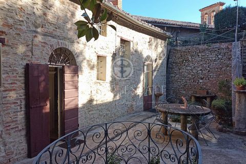 This townhouse is located just outside the walls of the small characteristic village of Panicale and is made up of 2 floors. The property includes a characteristic attic. Entering the gate, you cross a small courtyard arriving at an arched staircase....