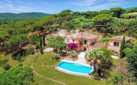 Located on the hills of Ramatuelle and close to the beach of Pampelonne a Provencal type villa with panoramic sea view. This property is composed of a 1 hectare land with pine forest and a villa of 330 m2 habitable plus outbuildings. Decorated with t...