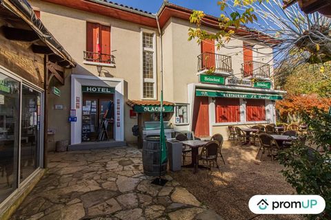 Saint-Georges-de-Montclard only 15 km from Bergerac and 35 km from Périgueux Allow 1h30 drive to go to Bordeaux, and 1h to go to Brive la Gaillarde or Marmande. We invite you to discover this property of 421 m2, whose current activity is restaurant, ...