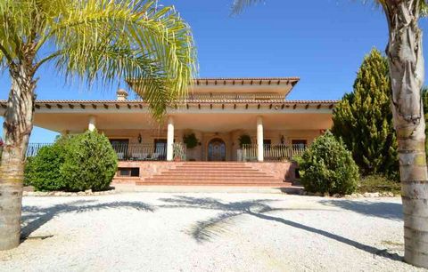 Fantastic opportunity to purchase this Villa situated on a  15000m2 plot in Callosa del Segura between orange and lemon groves. It's only 1.5 km from the N-340 and the A-7, and very close to amenities such as a supermarket, cafeteria, bakery, tobacco...