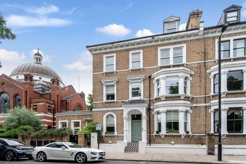 A beautiful bright and spacious two double bedroom apartment, forming part of an impressive converted Victorian semidetached house, located in the heart of this fashionable area and ready for immediate occupation. The apartment has been refurbished t...