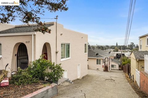 Rare High-Income Producing four-unit complex with an additional VACANT 5th unit, making this great for Homeowners and Investors alike. One Unit has been Updated * Great Views from Some of the Units * Deep-Long Lot with off Street Parking * All other ...