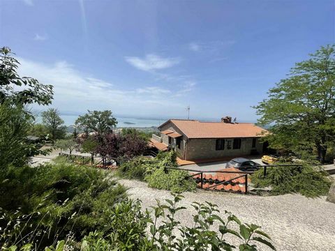 TUORO SUL TRASIMENO (PG), Loc. La Cima: Independent villa of 300 sqm on two levels composed of: * Mezzanine floor: entrance, living room with large windows and panoramic terraces, dining room, kitchen, two double bedrooms, bathroom and laundry room; ...