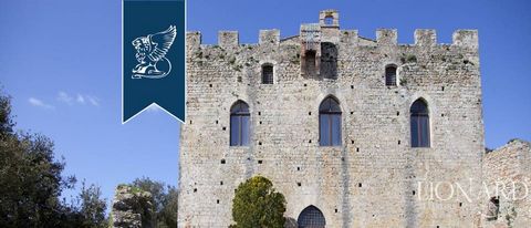 This ancient castle for sale is located just a few kilometres from Siena in Tuscany and surrounded by a spectacular view, is believed to have been built before year 1000. The internal floor surface covers a total of 600 m2 and features a large entran...