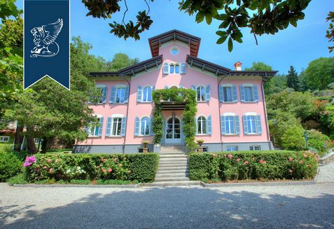 This elegant estate girdled by nature offering a breathtaking view of Lake Maggiore and the Borromean Islands is currently up for sale in Verbania. This multi-floored property for sale sprawls over roughly 800 m² and comprehends also an outbuilding, ...