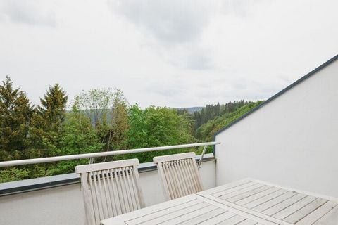 Een sfeervol, modern ingericht appartement dichtbij de pistes. Geheel nieuw gerenoveerd. De woonkamer heeft een aangrenzend balkon, van waar het genieten is in het zonnetje. In de woonkamer staat een bank, flatscreen tv en eethoek. De keuken is van a...