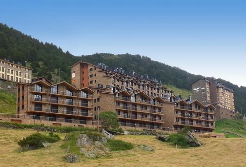 Dit vakantiecomplex ligt in het gehucht Bordes d'Envalira, in het district Peretol, op 2,5 km van Soldeu in Andorra. De residentie biedt 70 appartementen, verspreid over 3 gebouwen, van 4 tot 7 verdiepingen en voorzien zijn van een lift. De apparteme...