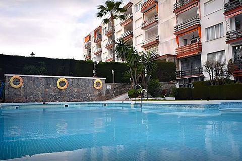 Cet agréable appartement est situé dans l'une des stations balnéaires les plus populaires de la Costa del Sol. Il dispose d'une piscine commune et est donc idéal pour des vacances au soleil avec votre partenaire.La plage au bord de la mer est à deux ...