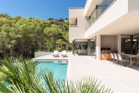 Newly built luxury villa in Costa d'en Blanes Modern villa with pool and garden in the vicinity of Puerto Portals We present an outstanding newly built villa located on a quiet street in Costa d'en Blanes, right next to the Portals and only 15 minute...