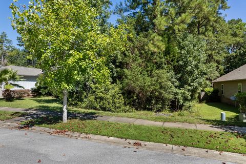 Have you ever dreamed of building a home and just didn't know where to start? This builder-owned lot may be the perfect option for you. Owner is happy to sell you this prime homesite and walk away or guide you through the construction process and bui...