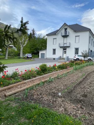 Magnificent house in La Chambre, close to shops and train station, with motorway entrance and exit very close. At the foot of the Col de la Madeleine and in the heart of the ski resorts, 1 hour from Grenoble, 45 m', Chambéry ..; Prestigious villa com...