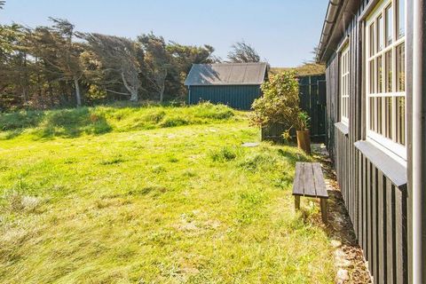 Go back in time in this older cottage from 1939 with i.a. a kitchen without modern electrical appliances and with sloping original wooden floors throughout the cottage. The kitchen has ceramic hobs, mini oven, fridge / freezer and kettle. Here is not...