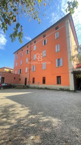 Bologna - Margherita Gardens Adjacency Via Castiglione 64 m2 - Bright - New business In the immediate vicinity of Porta Castiglione, a 64 m2 apartment is for sale, undergoing complete renovation. It is located on the second floor, entrance hallway, l...