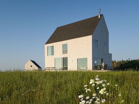 On the island of Havre-Aubert, on a unique site directly facing sunsets, rise Les Rochers, a renowned contemporary architectural ensemble signed by la Shed. The main house, built in 2019, offers an exceptional quality of life, a kitchen that dreams a...