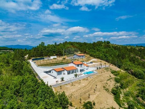 Not far from Draguć, in a secluded area, approaching the white road for 1 km, we come to this unique villa on the hillside with an incredible 240-degree view in all directions of Istria and a direct view of the picturesque Draguć. It is a property of...