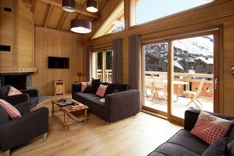 Avec un enneigement garanti et de nombreuses heures d'ensoleillement, le domaine skiable des 2 Alpes propose tout un éventail de sports d'hiver, pour tous les niveaux. Le chalet se compose de deux logements récemment rénovés. Chaque habitation confor...