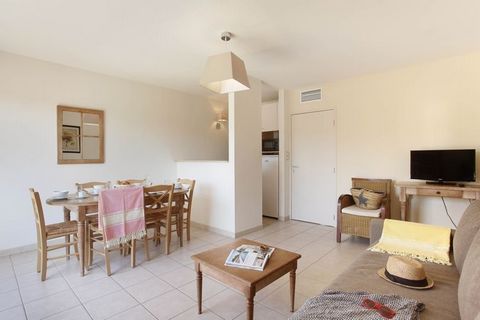 Dit comfortabele appartement voor 2 tot 4 personen met 1 slaapkamer ligt in het kleinschalige vakantieparkje Résidence Les 4 Soleils in Bonnieux. Het beschikt over een gedeeld zwembad met een peuterbadje en een zonneterras met ligstoelen. Het centrum...
