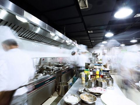 CENTRAL KITCHEN -- CLAYTON -- #6652775 Central kitchen * LOCATED IN CLAYTON * The proprietor has invested a lot of money in the renovation to the halfway point * Large area, 200 square meters * Long-term lease for about 15 years, ultra-low weekly ren...