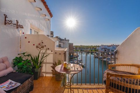This flat is at Carrer Alberes/port Mistral, 17487, Empuriabrava, Girona, on floor 2. It is a flat, built in 1980, that has 44 m2 of which 38 m2 are useful and has 1 rooms and 1 bathrooms. Gorgeous renovated apartment overlooking the canal. The very ...