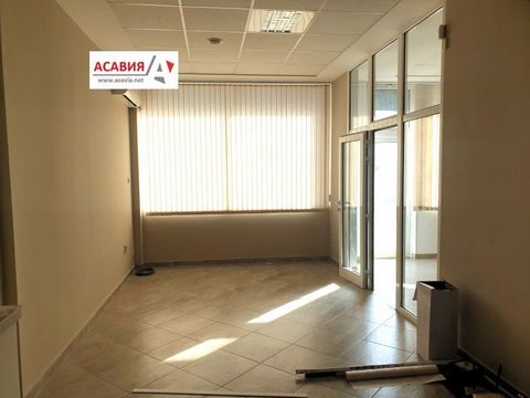 OFFER 18548 - AGENCY 'ASAVIA - LOVECH PROPERTIES' For sale a storage room located on the ground floor of a block with a built-up area of 172 sq.m. The premise is in very good condition, consists of an anteroom, two large rooms, a large office with a ...