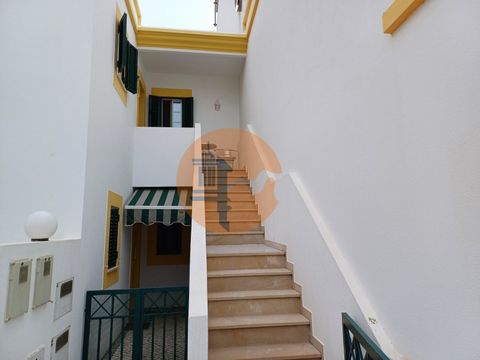 Fully equipped two-bedroom villa located just a few minutes' walk from Manta Rota beach. To rent from October to June. First floor with entrance and small terrace. Air conditioning, heating. Double bedroom with wardrobe and balcony. Bedroom with 2 si...