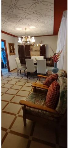 Floor 1st, flat total surface area 110 m², usable floor area 90 m², single bedrooms: 1, double bedrooms: 3, 1 bathrooms, air conditioning (hot and cold), built-in wardrobes, balcony, state of repair: in good condition, furnished, sunny, pets are allo...