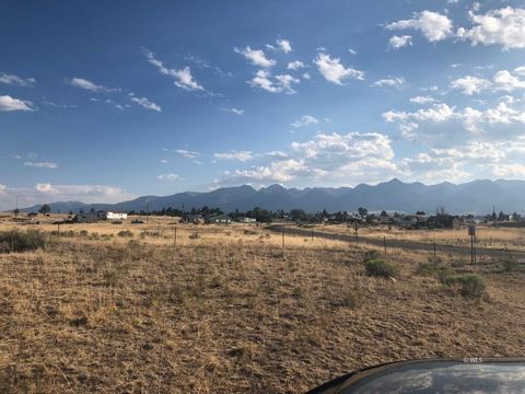 Here's a unique opportunity to own several entire blocks in a very unique location. These blocks are zoned commercial and residential. Great directed views of the Sangre De Cristo mountains and the town of Westcliffe and Silver Cliff Zoning. These pr...