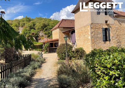 A25492ANW46 - This house has been superbly restored with the best materials available. The result is an ideal mix where modern elements provide comfort and emphasise all the original features such as the stone walls and oak beams. The main house had ...